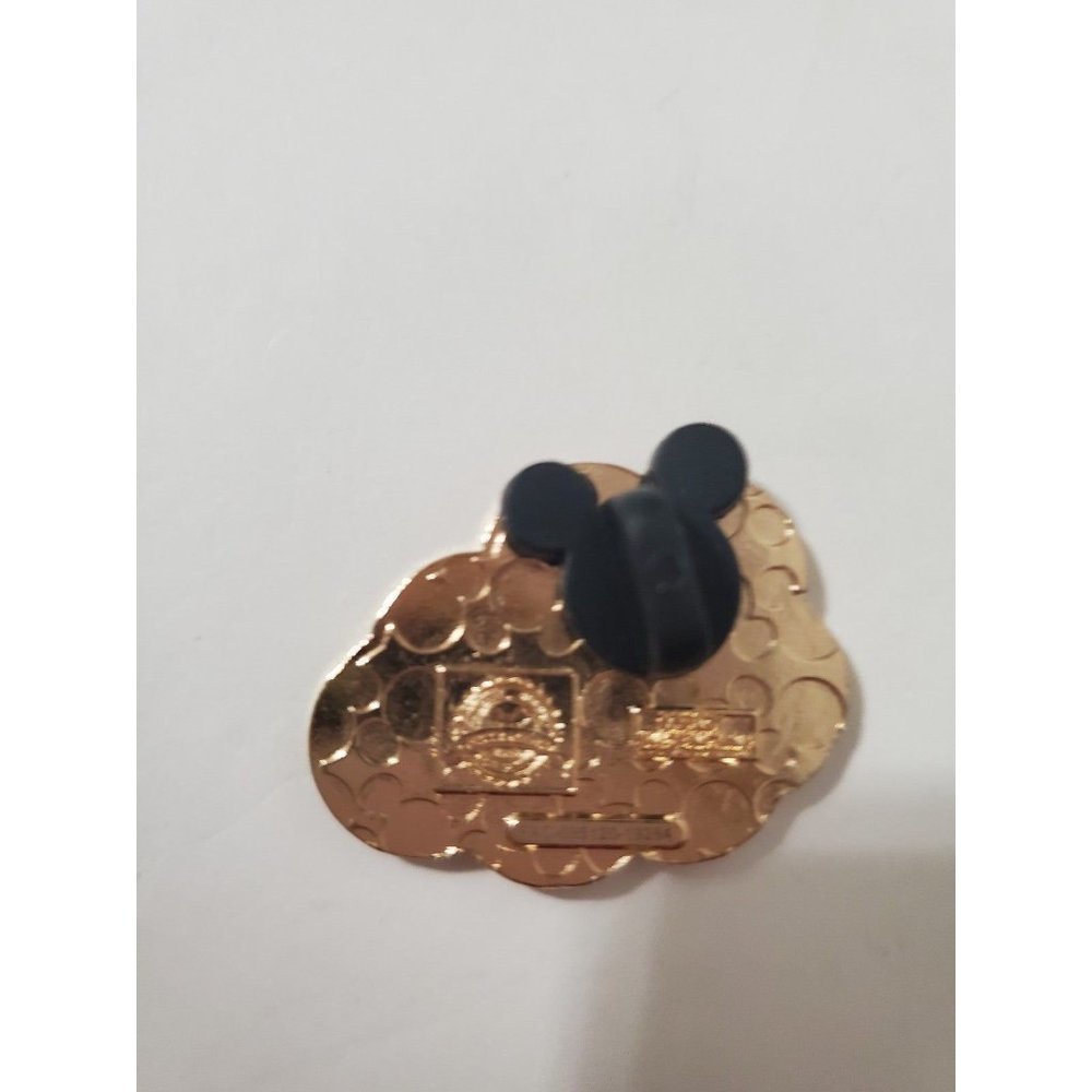 I'm Such A Shoe Lover Pin - Picture 2 of 2